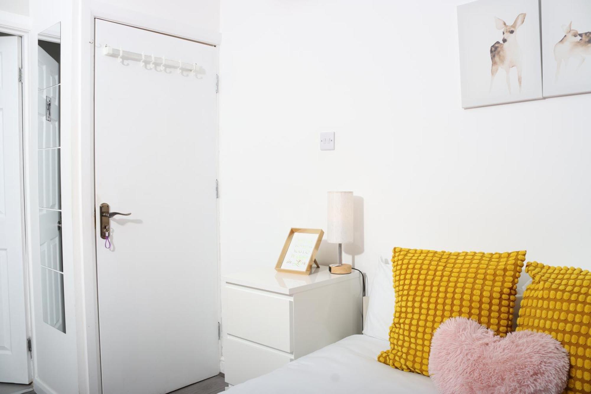 Cosy With Kitchenette And Private Bathroom - 15mins To London! Appartement