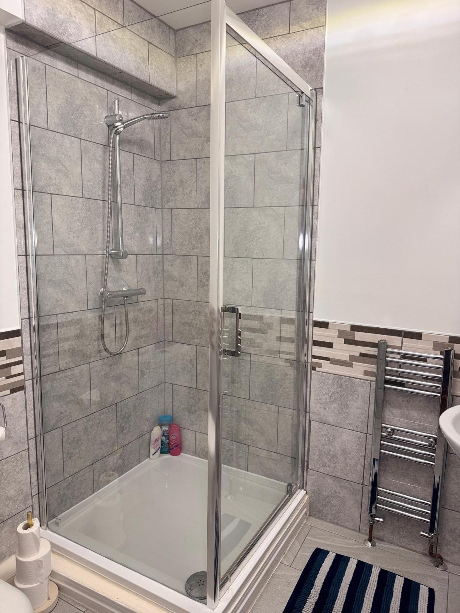 Cosy With Kitchenette And Private Bathroom - 15mins To London! Appartement *